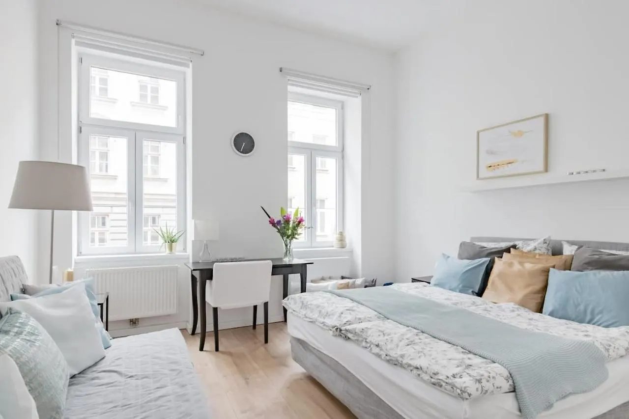 ⍟Luxurious And Bright⍟ 5 Min Walk To City Center Apartamento Viena