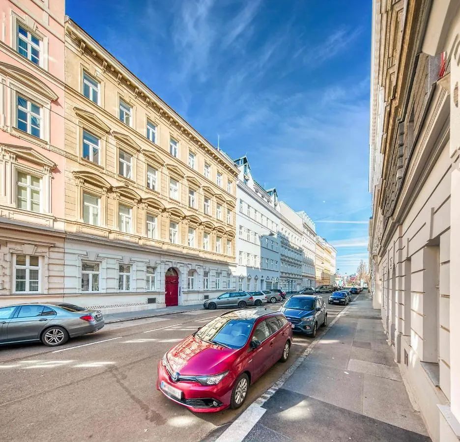 ⍟Luxurious And Bright⍟ 5 Min Walk To City Center Apartamento Viena